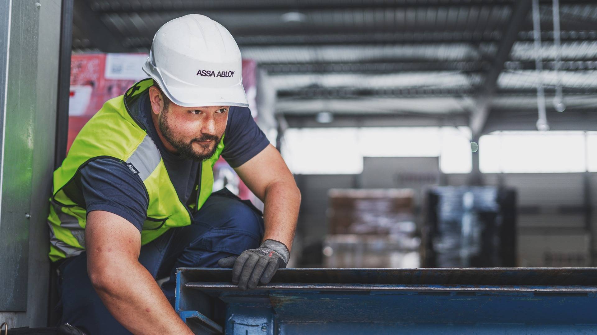 Mantenimiento de puertas industriales y equipamiento de muelles de carga