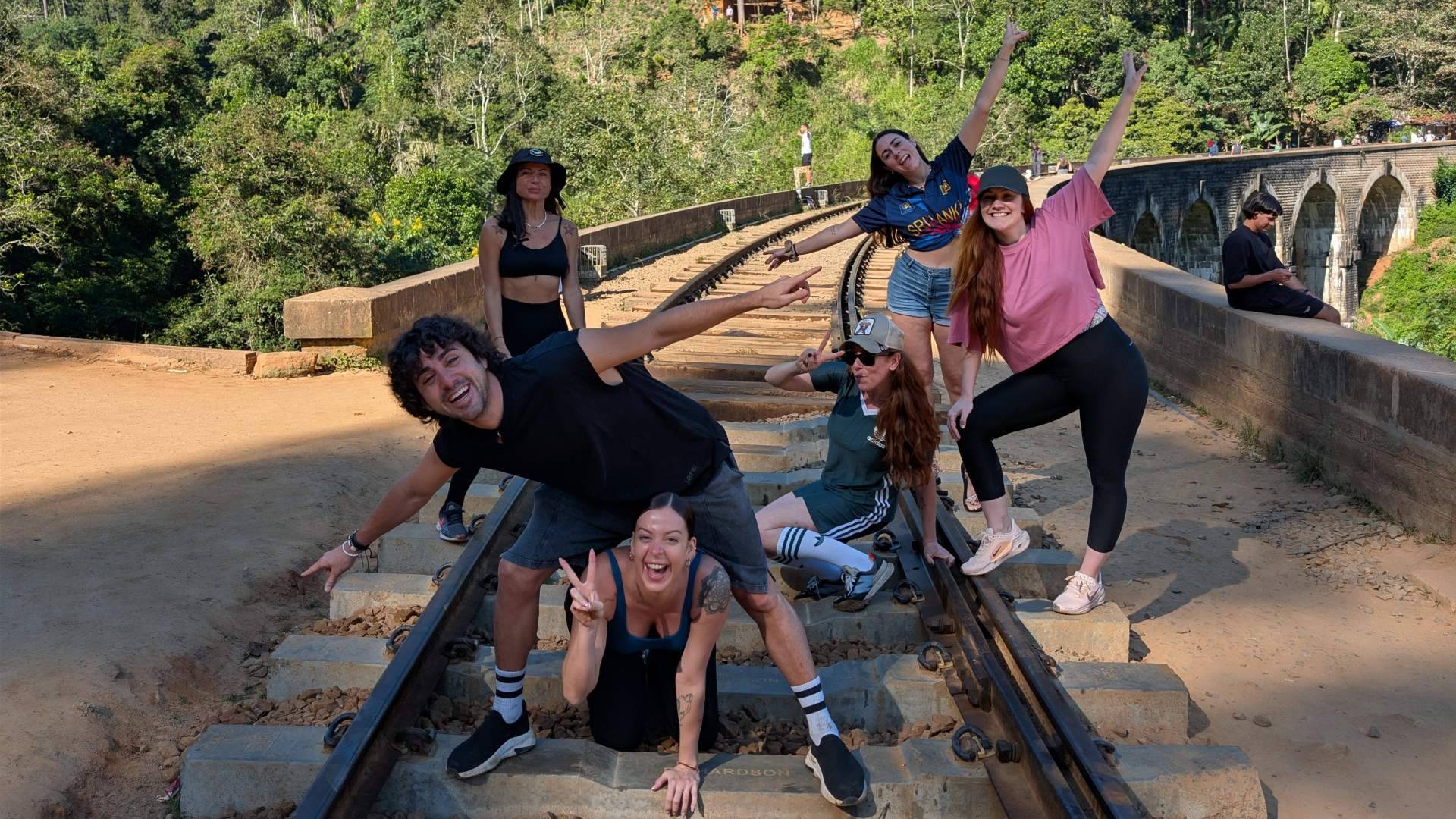 Conocer gente viajando; el auge de los viajes en grupo entre los jóvenes españoles