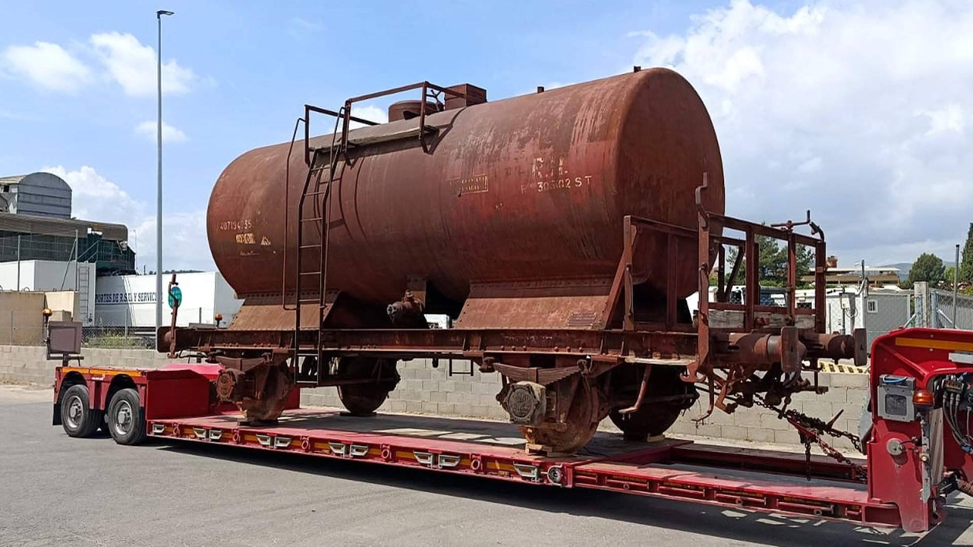 La Fundación del Patrimonio Ferroviario preserva un singular vagón cisterna de construcción alemana