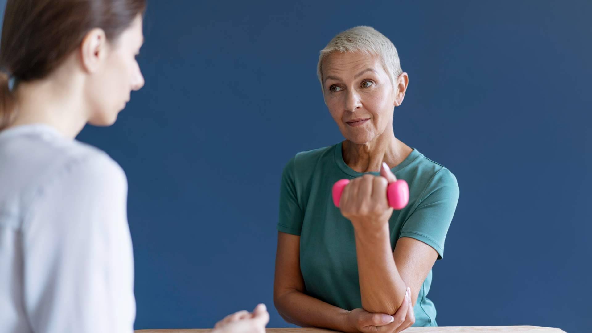 La fisioterapia oncológica ayuda a recuperar la movilidad y la autonomía en los cinco meses posteriores a la cirugía de mama