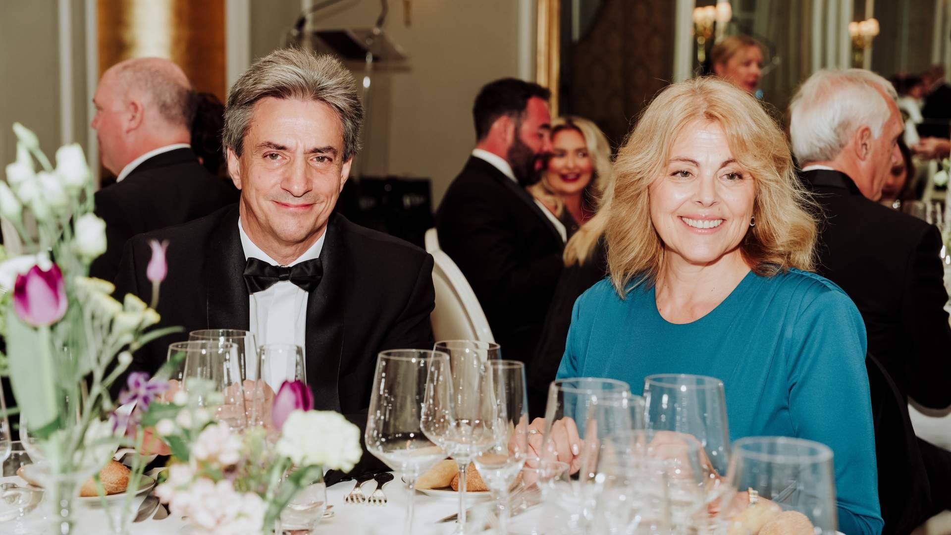El CEO de Dentalios, Luis Sambucety, recibe el Best CEO Leadership 2026