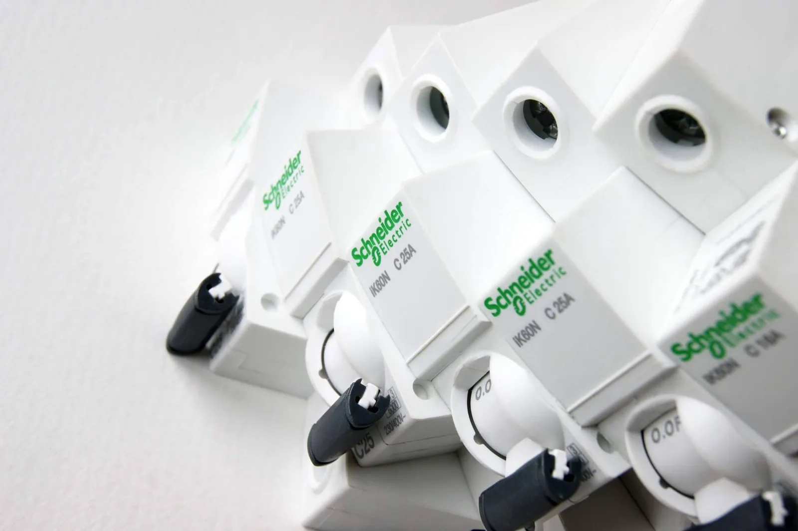 La disponibilidad inmediata de material eléctrico Schneider Electric marca la propuesta de Cadenza Electric