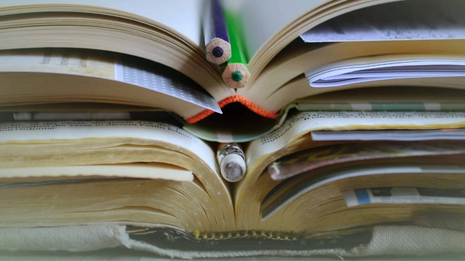 La revisión bibliográfica encuentra apoyo especializado para estudiantes en ApruebaTodo